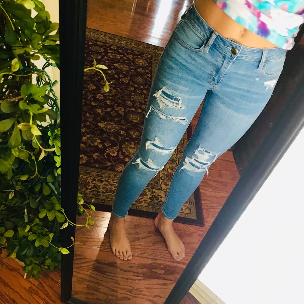 American Eagle Closed hole jean